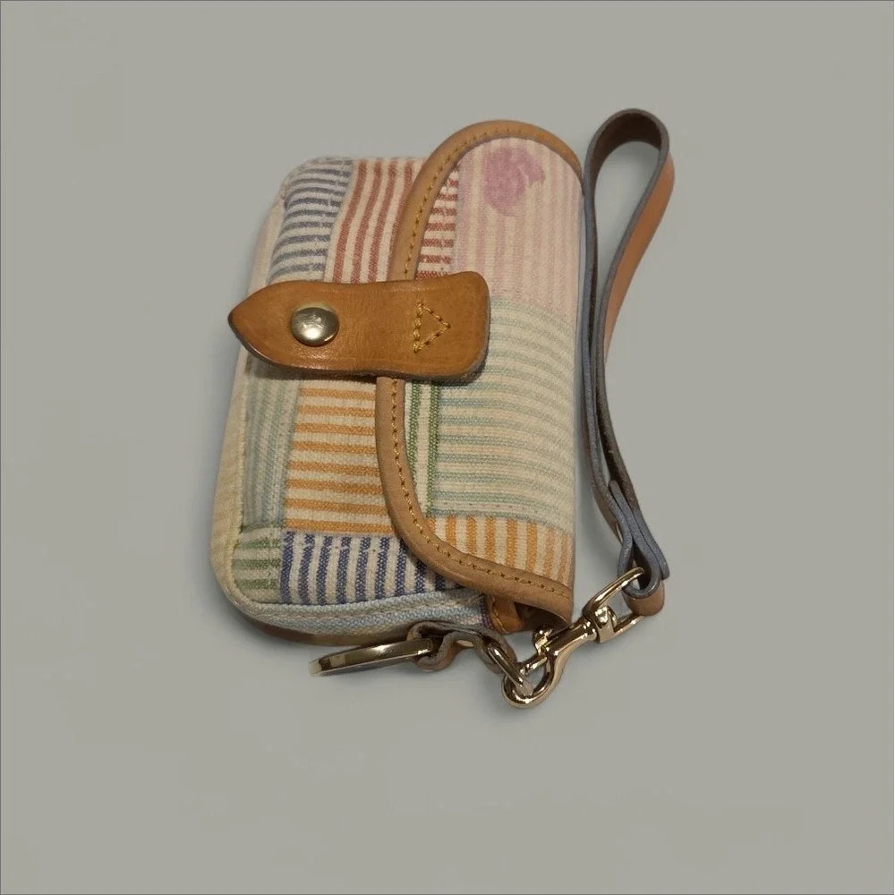 Dooney & Bourke Plaid Coated Canvas Leather Snap Blue‎ Duck Seersucker Wristlet